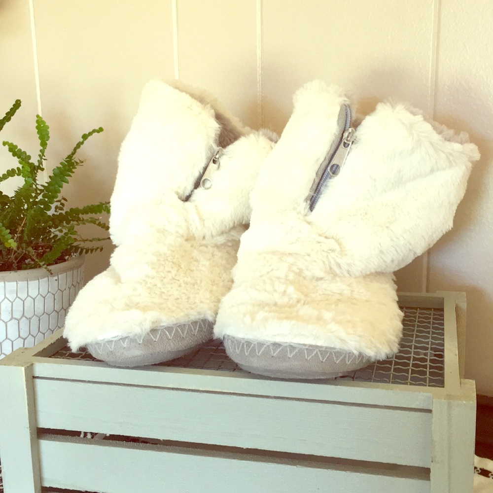 Bedroom Shoes/House Slippers